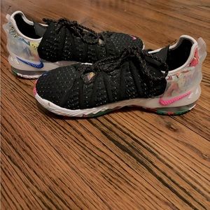 Nike lebron “james gang” size 7Y multi color